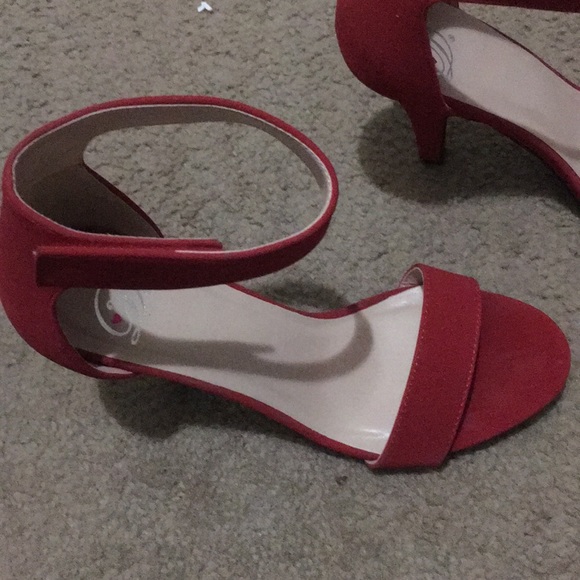 heels - Picture 2 of 3